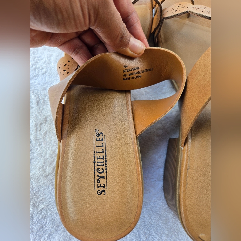 Seychelles Women's Brown Scalloped Sandals - Picture 6 of 6